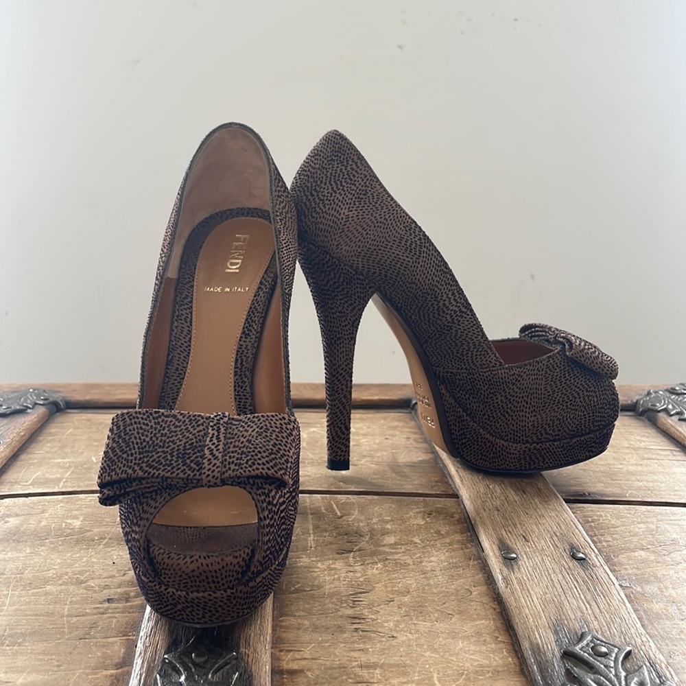 Fendi Brown Textured Bow Peep-Toe Platform Pumps